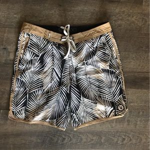 Vuori Hybrid Shorts